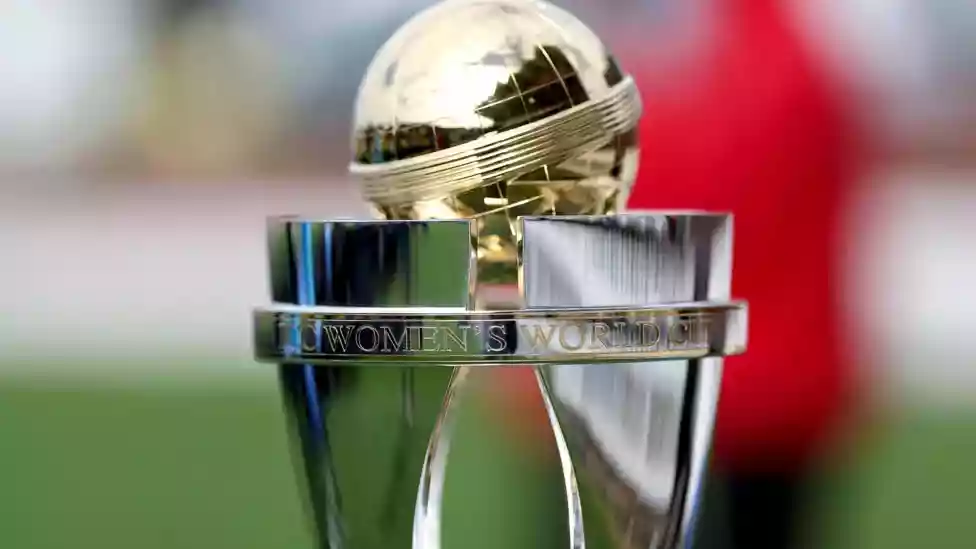 Pakistan 159 (43 overs):</b> Amin 81 (106); Goud 3-20 India maintained their 100% start to the Women's World Cup with a comfortable 88-run win over rivals Pakistan in Colombo.</b> Harleen Deol top-scored with 46 and Richa Ghosh smashed an unbeaten 35 from 20 balls late on to lift India up to 247 in an innings that saw numerous batters make starts but fail to kick on.ICC Women's World Cup, Colombo</b>India 247 (50 overs):</b> Deol 46 (65); Baig 4-69Pakistan 159 (43 overs):</b> Amin 81 (106); Goud 3-20India won by 88 runsScorecard; TableIndia maintained their 100% start to the Women's World Cup with a comfortable 88-run win over rivals Pakistan in Colombo.</b>Harleen Deol top-scored with 46 and Richa Ghosh smashed an unbeaten 35 from 20 balls late on to lift India up to 247 in an innings that saw numerous batters make starts but fail to kick on.Seamer Diana Baig took 4-69 as Pakistan bowled India out for the first time in a women's ODI from the last ball of the innings but a first win still eludes them.