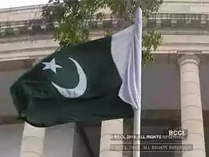 Pakistan's top bank restricts cash dollar transactions