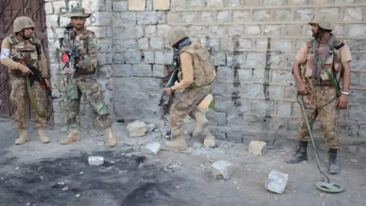 Pakistani Forces Kill 10 Terrorists