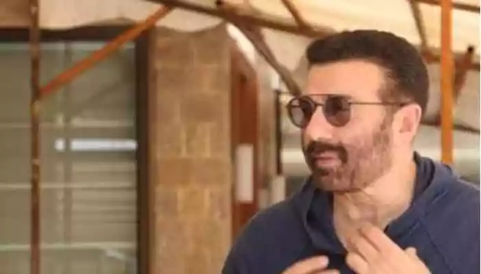 Border 2 is inspired by the true events of the 1971 India-Pakistan War and showcases how the Army, Navy, and Air Force fight together as one force