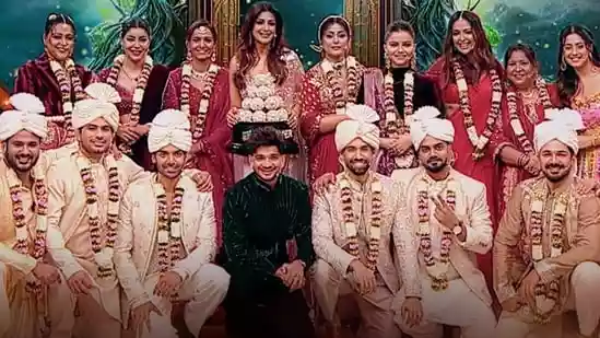 The latest reality series on the Colours TV channel, Pati Patni aur Panga, has quickly risen to the top of the popularity rankings. The show