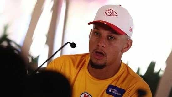 Patrick Mahomes and the Kansas City Chiefs are preparing for a critical Week 3 matchup against the New York Giants on Sunday Night Football, according to Newsweek. The Chiefs entered the 2025 season 0-2 after losses to the Los Angeles Chargers and Philadelphia Eagles. A third loss would put Kansas City at 0-3, making a playoff push more difficult.