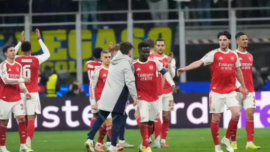 Former Manchester United midfielder Paul Scholes has said that Jurrien Timber has been better than even Declan Rice for Arsenal this season