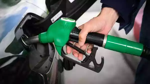 Petrol, diesel prices on 17 April: Petrol and diesel prices at state-run outlets remain largely unchanged on Thursday, 17 April, in India’s domestic market