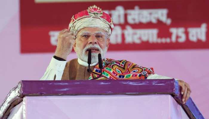 PM Mitra Park is a massive textile hub where every stage of textile making—spinning, weaving, dyeing, printing, and garment production—comes together in one place. Spread over 1,000 acres or more, each park works like a complete ecosystem for textile manufacturing.