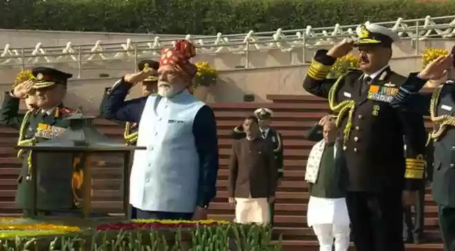 Republic Day 2026: The prime minister arrived at the memorial in the morning, where he laid a wreath and observed a moment of silence to honour the fallen