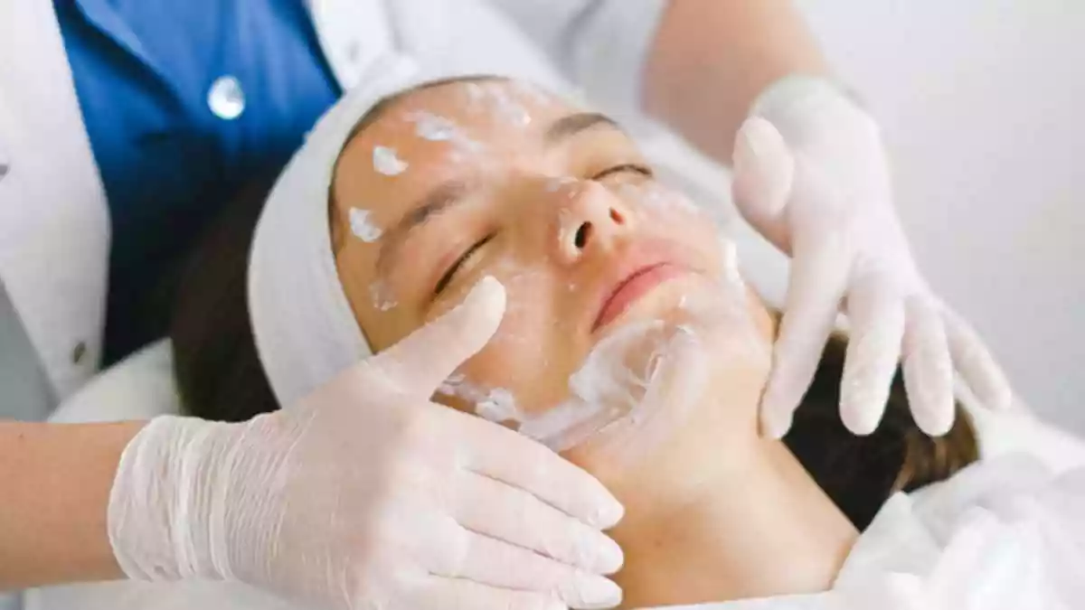 Most people don't realise that winter pollution can intensify skin damage caused by particulate matter (PM2.5), ozone and toxins, resulting in dullness