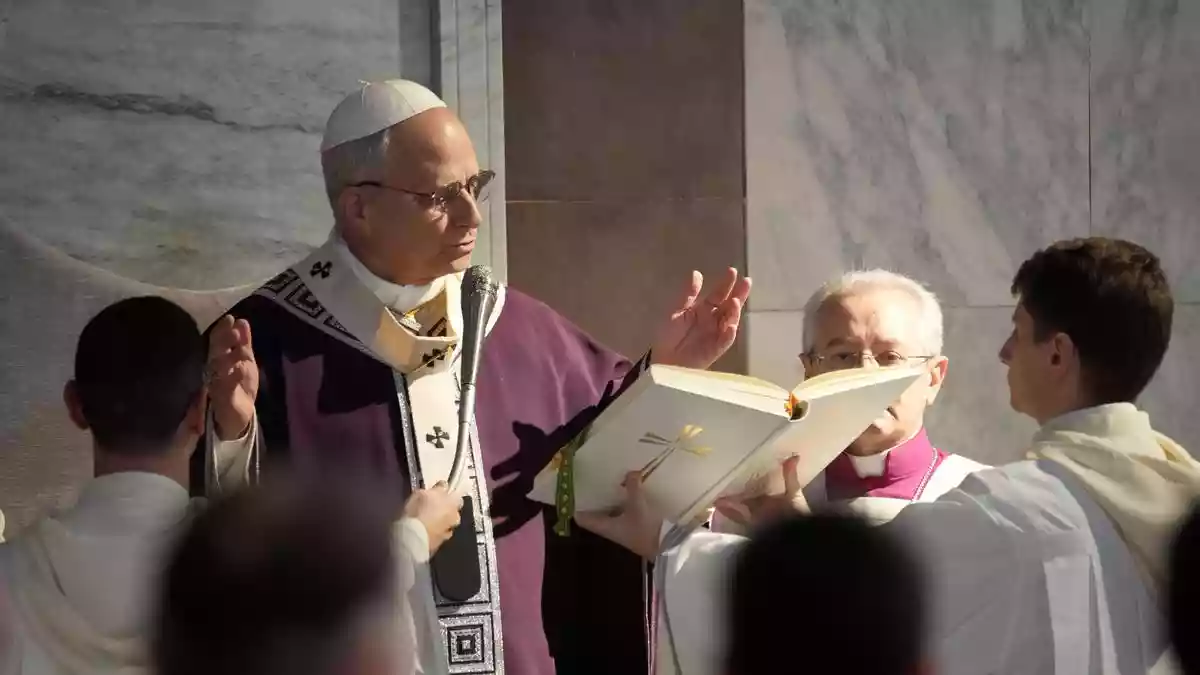 Pope Leo laments a world ‘in flames’ at Ash Wednesday service