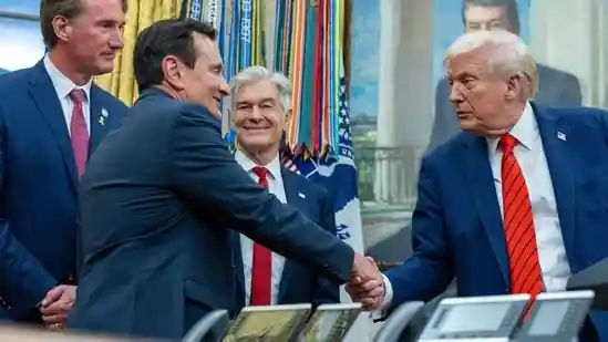 President Donald Trump announced that he had reached a deal with AstraZeneca Plc to slash consumer prices on some of the company's drugs, in the second major deal between the White House and a pharmaceutical company seeking to reduce healthcare costs for Americans.President Donald Trump announced that he had reached a deal with AstraZeneca Plc to slash consumer prices on some of the company's drugs, in the second major deal between the White House and a pharmaceutical company seeking to reduce healthcare costs for Americans.“AstraZeneca, the largest pharmaceutical manufacturer in the United Kingdom, is committing to offer Americans major discounts on their vast catalog of prescription drugs,” Trump said Friday in the Oval Office, where he was joined by AstraZeneca Chief Executive Officer Pascal Soriot.The deal is the latest in what Trump administration officials say are a series of voluntary measures drugmakers are implementing to stave off more draconian moves by the government.