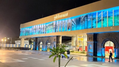 Pune Airport is all set for its biggest winter season yet, with the new schedule kicking in from the last week of October. For the first time, the airport will see 15 additional flight slots, taking the total from 220 to around 235. This expansion means more flights on popular routes and the possibility of new destinations being added.