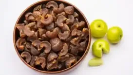 As the temperatures drop and winter sets in, our cravings tend to shift toward comforting, hearty foods. While it's tempting to indulge in rich and heavy