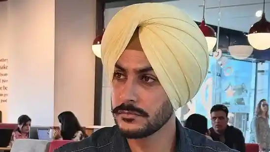 Punjabi singer Rajvir Jawanda's last rites will be done at his native village in Ludhiana district in Punjab. Taking to Instagram, actor Ammy Virk shared a note. The singer died on Wednesday morning following a road accident that occurred on September 27.Punjabi singer Rajvir Jawanda's last rites will be done at his native village in Ludhiana district in Punjab. Taking to Instagram, actor Ammy Virk shared a note. The singer died on Wednesday morning following a road accident that occurred on September 27.Ammy shared a note dedicated to Rajvir. The last rites will be held in Pona, a village in Jagraon, Ludhiana district, on Thursday at 11 am. Sharing the note, Ammy wrote, “Waheguru ji (folded hands emoji).” Rajvir died at 10.55 am at Fortis Hospital, Mohali, where he had been admitted in critical condition with severe spinal injuries and brain damage, as per the statement issued by the hospital.