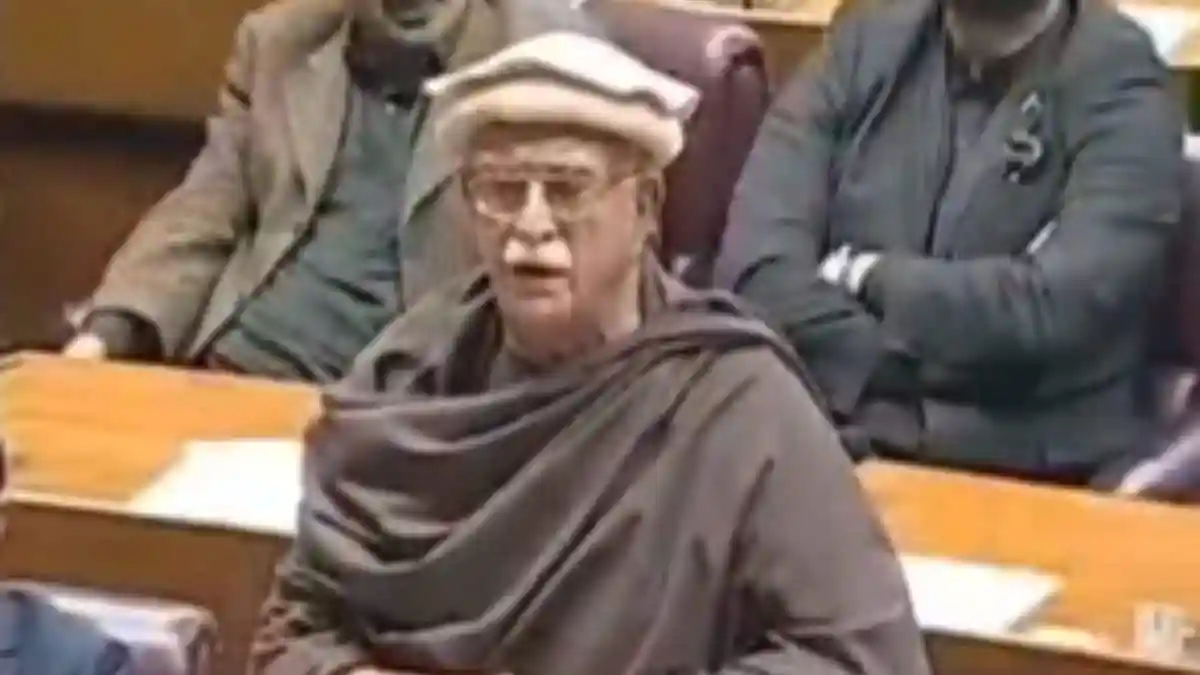 Pakistan's opposition leader Mehmood Achakzai on Sunday lambasted the government over what he called a “pure intelligence failure