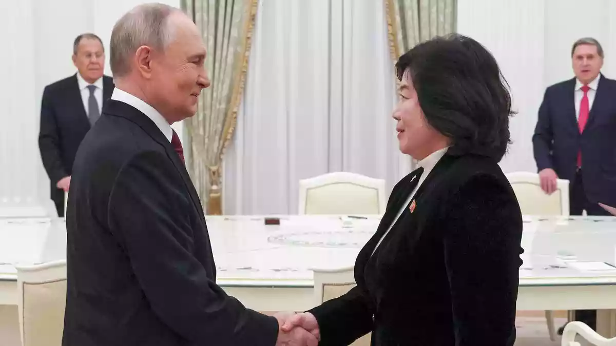 Putin and North Korea's foreign minister discuss strengthening ties