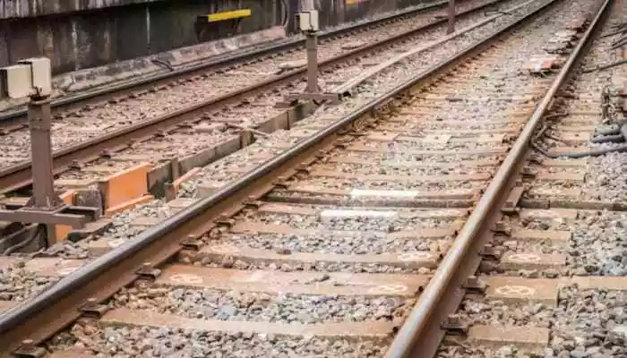 Rail services between Quetta and other parts of Pakistan were briefly disrupted after unknown men blew up a section of railway track near Dera Murad Jamali in