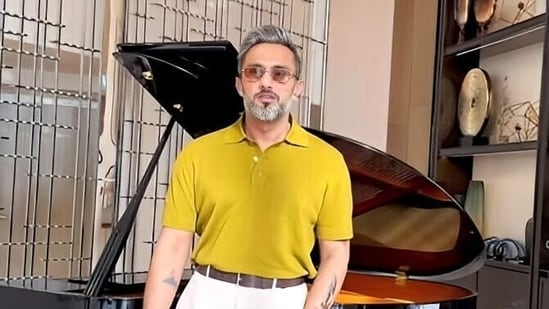 Rapper and singer Honey Singh's fitness trainer, Arun Kumar, revealed that the artist lost 17 kg in one month with a strict diet and workout regime. However, his recent photos sparked health concerns among fans. Now, Honey has addressed a fan's worries about his health, after they raised doubts upon noticing visible changes in his recent photos and videos.