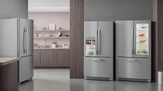 The last stretch of the year often pushes us to finish the plans we kept delaying, and buying a good refrigerator is usually one of them