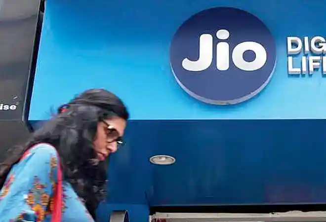 Reliance Jio has introduced a new prepaid plan of Rs 459. This plan gives the user several advantages other than data and calls. This plan provides 2 GB per