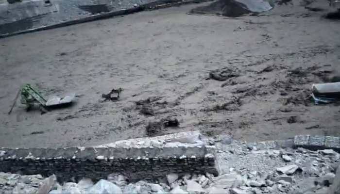 Relief efforts are currently underway to restore connectivity. The areas of Panarsa, Takoli, and Nagwain were among the worst affected in Mandi, which appears to be the hardest-hit district in the state due to the intense rainfall. New Delhi: Multiple flash flood incidents were reported on Sunday in the Mandi district of Himachal Pradesh, triggering landslides, damaging numerous houses, sweeping away vehicles, and disrupting the Mandi-Kullu stretch of the Chandigarh-Manali National Highway.