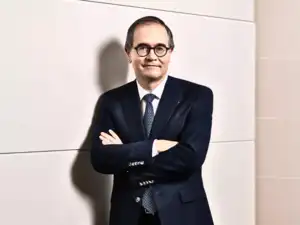 Renault is set to introduce more affordable LFP batteries across its EV range by next year, aiming to reduce electric car costs by 40% by 2028. CEO Francois Provost highlighted that this strategic move is designed to enhance competitiveness against rising Chinese automakers in the European market.
