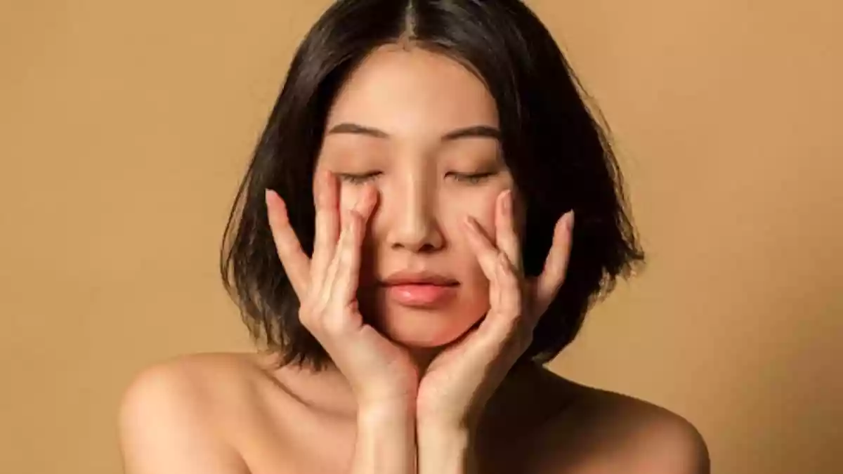 While we love holiday travel, sweet indulgences, and late-night celebrations, these festive habits can quickly take a toll on our complexion