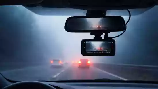 On most days, a dash cam feels unnecessary. Until it doesn't. A sudden stop in thick morning fog, a scrape in slow traffic, or a long drive where details blur