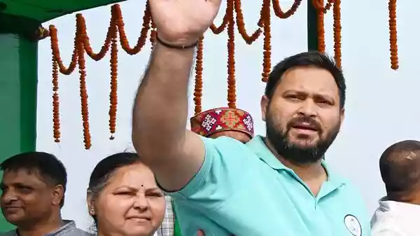 In a last-ditch effort to woo voters on the final day of campaigning in the phase one of the Bihar Assembly election, Mahagathbandhan's Chief Ministerial