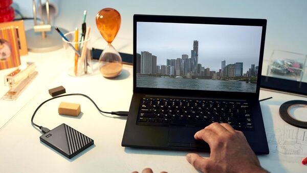 Running out of space on your laptop or desktop? Or worried about losing important files due to system crashes or malware attacks? A USB hard drive is one of the most reliable solutions. These portable devices provide instant access to extra storage while keeping your photos, videos, documents, and backups safe.