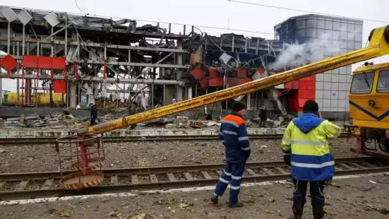 Russia has launched a major aerial bombardment against Ukrainian infrastructure targets as talks between the US and Ukraine in Florida are set to enter a third