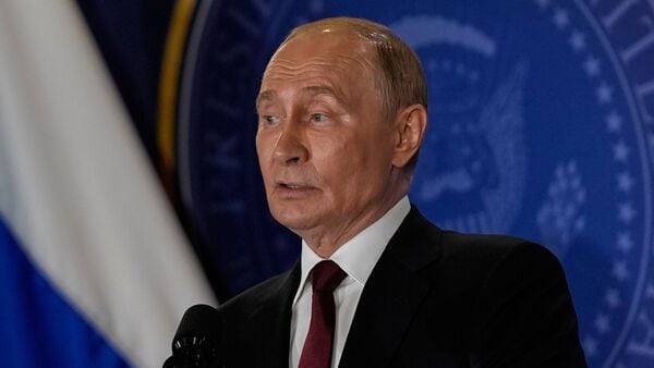 Russian President Vladimir Putin pulled off unusual facial expressions ahead of his meeting with US President Donald Trump on Friday, August 15. Breaking away from his usual stone-faced demeanour, Putin was caught on camera making confused expressions during his appearance in Anchorage, Alaska.