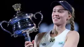 Elena Rybakina inflicted further Grand Slam final heartbreak on world number one Aryna Sabalenka with a dramatic third-set fightback to win her first