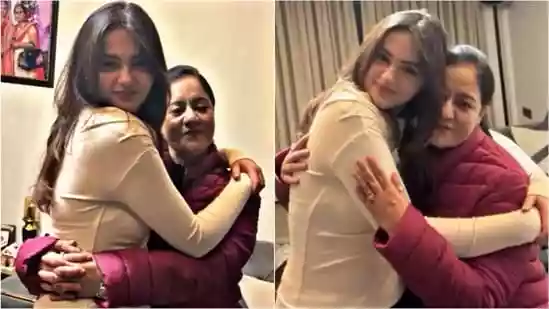 Saiyaara star Aneet Padda rocks a simple white asymmetrical top under ₹1