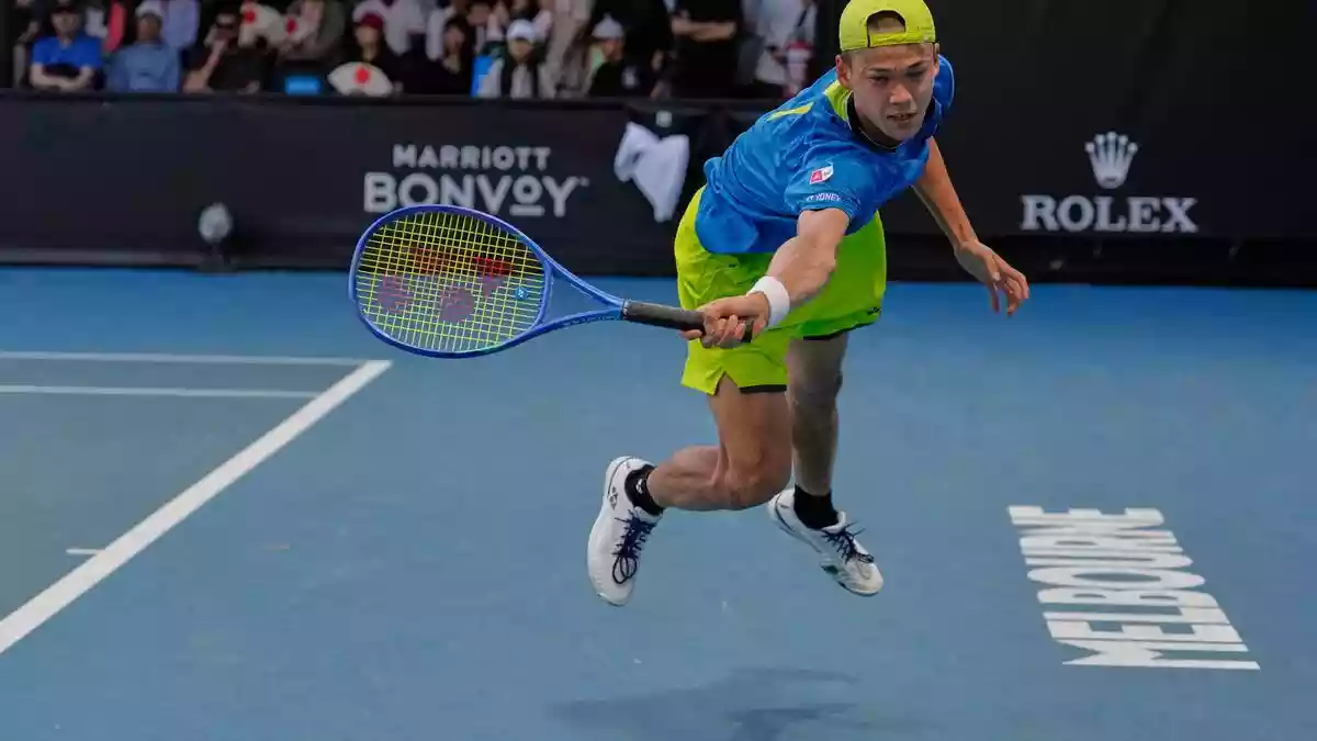 Sakamoto to face Crawford in semis