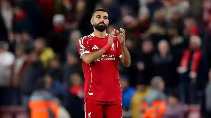 Liverpool manager Arne Slot should drop Mohamed Salah, says former Manchester United striker Wayne Rooney.</b> Saturday's 3-0 home defeat by Nottingham