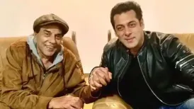 Veteran star Dharmendra passed away on November 24, leaving the entire entertainment industry and the nation in mourning. From Shah Rukh Khan to Amitabh