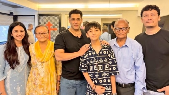 Salman Khan's latest pictures with Race 3 co-star Saajan Singh has left many fans impressed. The actor was last seen in Sikandar. Salman Khan is considered by many to be one of the fittest stars in the industry. The actor's fitness and muscular physique have been on display in many of his films and are often discussed by fans on social media. Now, a pair of new pictures of the star have emerged on Instagram, and fans swarmed the comments section of the post to compliment the star on how young he looks. (Also read: The Great Indian Kapil Show: Salman Khan to be the first guest, confirms Navjot Singh Sidhu in BTS pics)