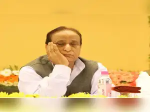 Samajwadi Party leader Azam Khan has been acquitted by a special MP-MLA court in Moradabad in a 17-year-old case concerning road blockade and property damage. The case stemmed from a 2008 incident where Khan allegedly protested the removal of a hooter from his car, leading to a traffic jam and violence. Despite the acquittal, Khan remains incarcerated in Sitapur jail.