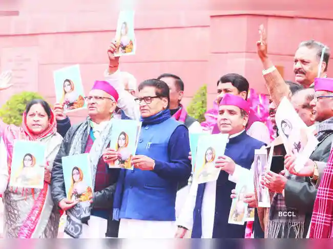 Samajwadi Party MPs demonstrate near Parliament against Manikarnika Ghat renovation plan