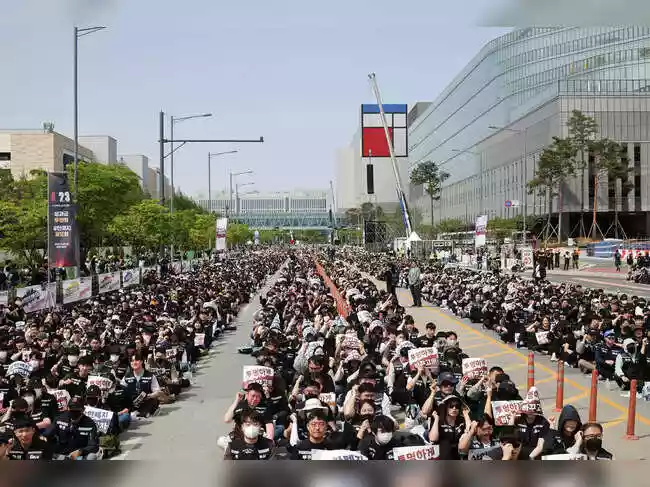 ' South Korean said on Friday it remained committed to a planned strike starting next week, even after the company proposed resuming without conditions