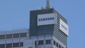 Samsung Electronics union members on Wednesday approved a deal with management securing massive annual bonuses, averting a major strike as the South Korean