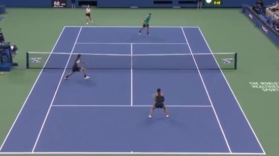 Sara Errani and Andrea Vavassori defeated Casper Ruud and Iga Swiatek to clinch the US Open mixed doubles titles, on Wednesday evening. Errani-Vavassori successfully defended their title, sealing a 6-3, 5-7, 10-6 victory, losing only one set in the tournament.