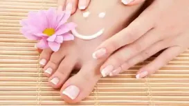 Your feet carry all your burden and are, in a way, your true partner in crime in all your wanderings. But when it comes to moisturising