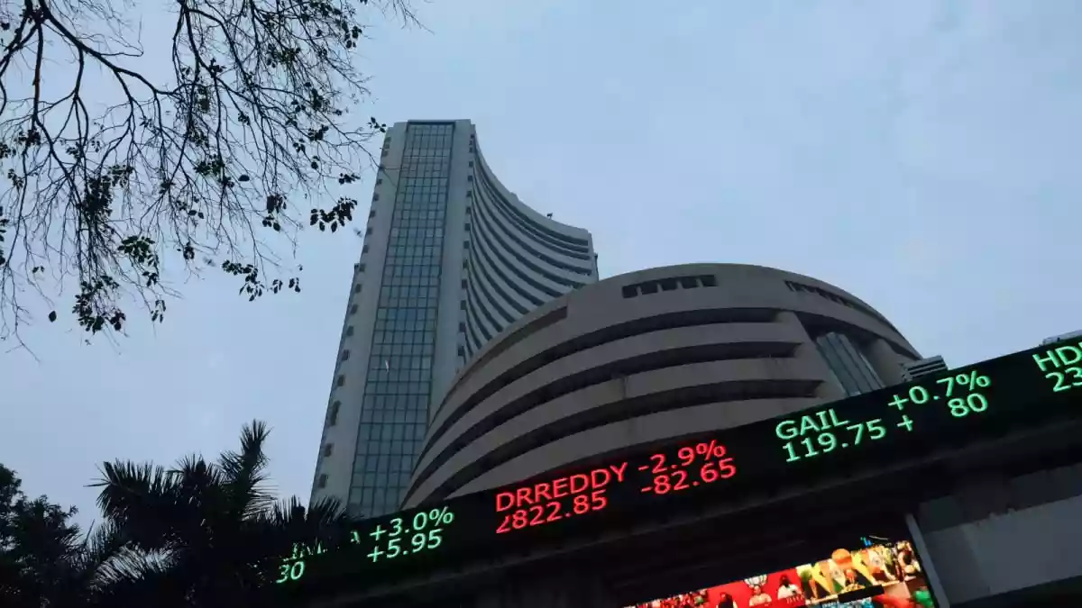 <strong>Sensex Today: </strong>The Nifty50 and Sensex gave up their previous session’s gains, dragged lower by weakness in banking, realty