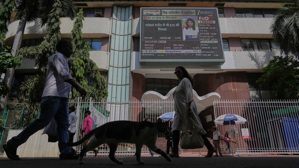 <h4>Sensex, Nifty open flat amid renewed crude oil price rally, global tensions</h4><h4>The 30-share BSE Sensex declined 307.24 points, or 0