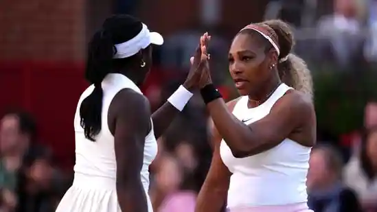 Serena rolls back the years in winning return after nearly four years away
