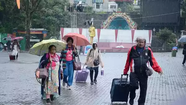 Severe rainfall has wreaked havoc across North Bengal and Sikkim, causing at least six confirmed deaths and significant disruption to transportation and infrastructure. The Darjeeling, Kalimpong, and Sikkim districts are bearing the brunt of the torrential downpours, with authorities warning that the toll could rise further.
