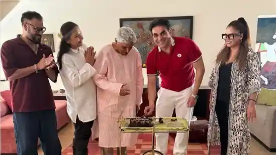 Shabana Azmi gives cute 