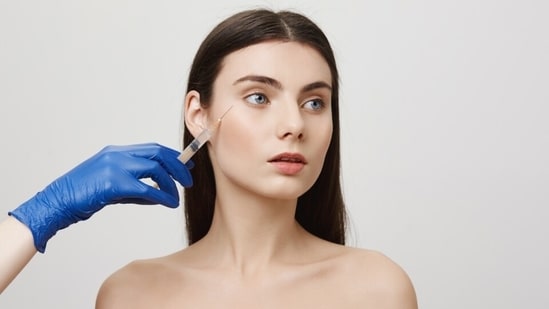 Shefali Jariwala's death raises concerns over anti-ageing procedures, with a cardiologist and plastic surgeon highlighting the potential risks. Shefali Jariwala's untimely death at 42 has come as a shock and raised concerns over cosmetic procedures like anti-ageing injections. The Kaanta Laga fame actor and model died on June 27 in Mumbai. The exact cause of her death is still under investigation. However, multiple reports suggest that Shefali's death might be linked to low blood pressure, cardiac arrest, and gastric issues, potentially triggered by an anti-ageing injection she took on an empty stomach.