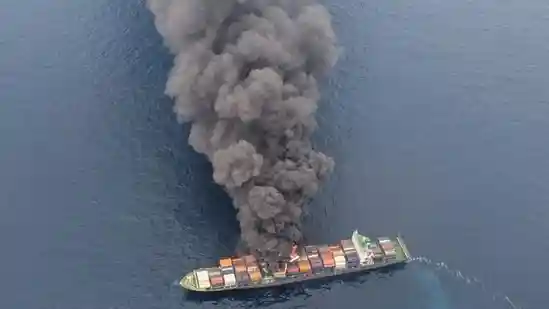 Ship hit by projectile in Gulf of Aden