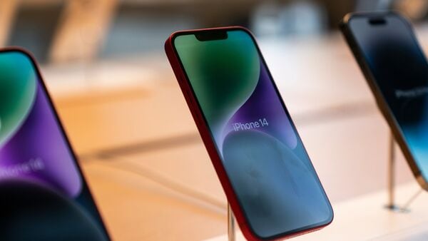 Shoppers looking to upgrade to an iPhone may find the latest deal from Vijay Sales hard to ignore. The iPhone 14 features Apple's A15 Bionic chip, and is now available at a reduced price of ₹51,900 for the 128GB base variant, down from its listed price of ₹59,900.